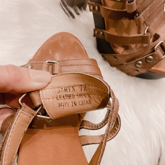 Studded Platform Clog Heel 7.5 - Picture 9 of 10